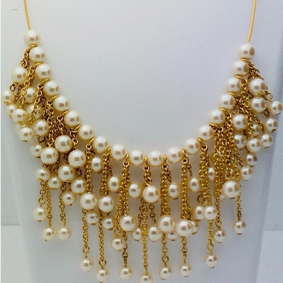 Jewelry - Vintage Gold Wire Faux Pearl Dangle Necklace, great Bridal/wedding necklace.